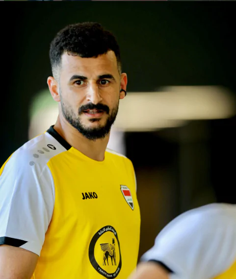 Foto de Aymen Hussein, jogador craque do futebol iraniano