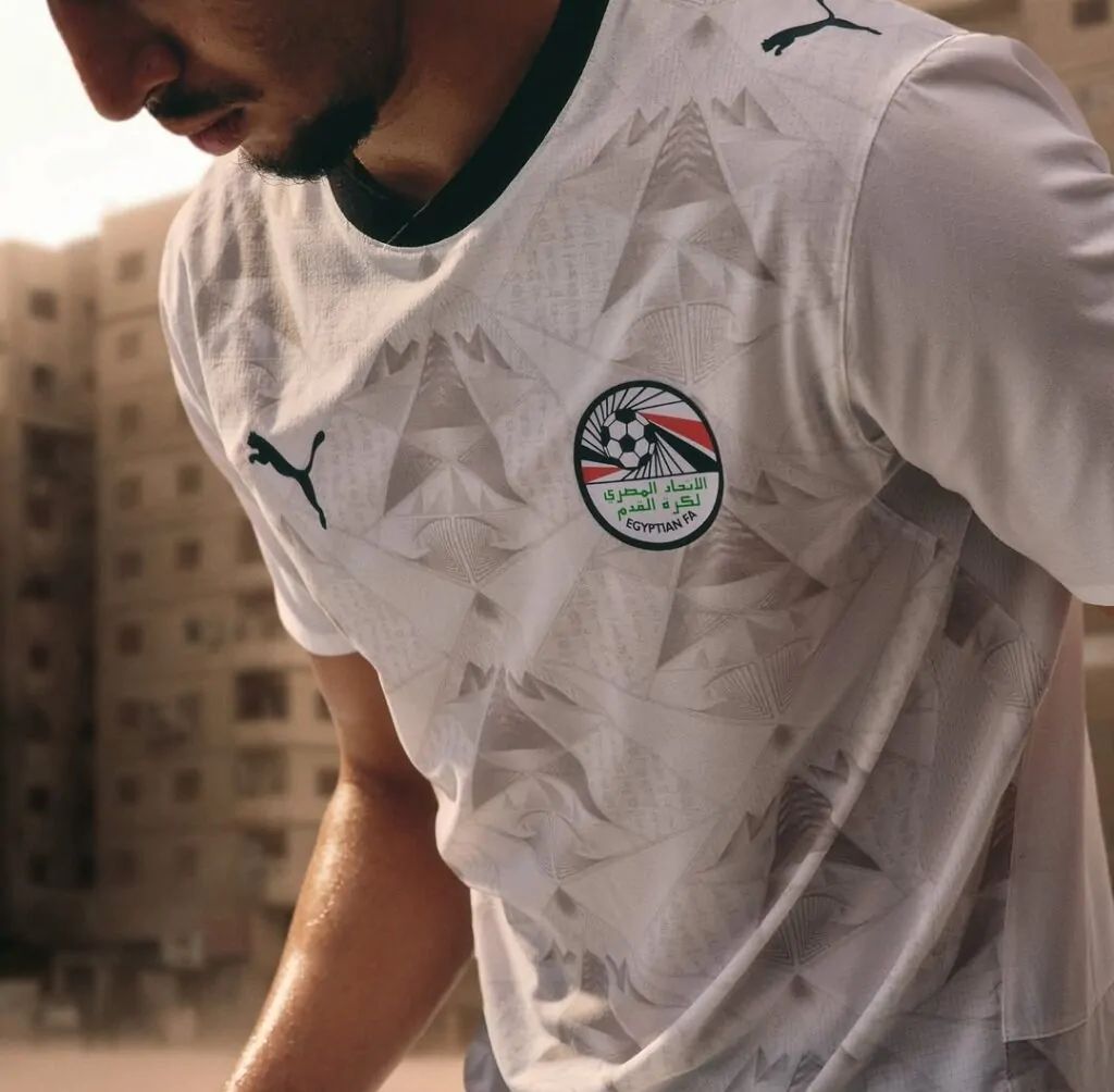 Foto do uniforme da seleção de futebol do Egito