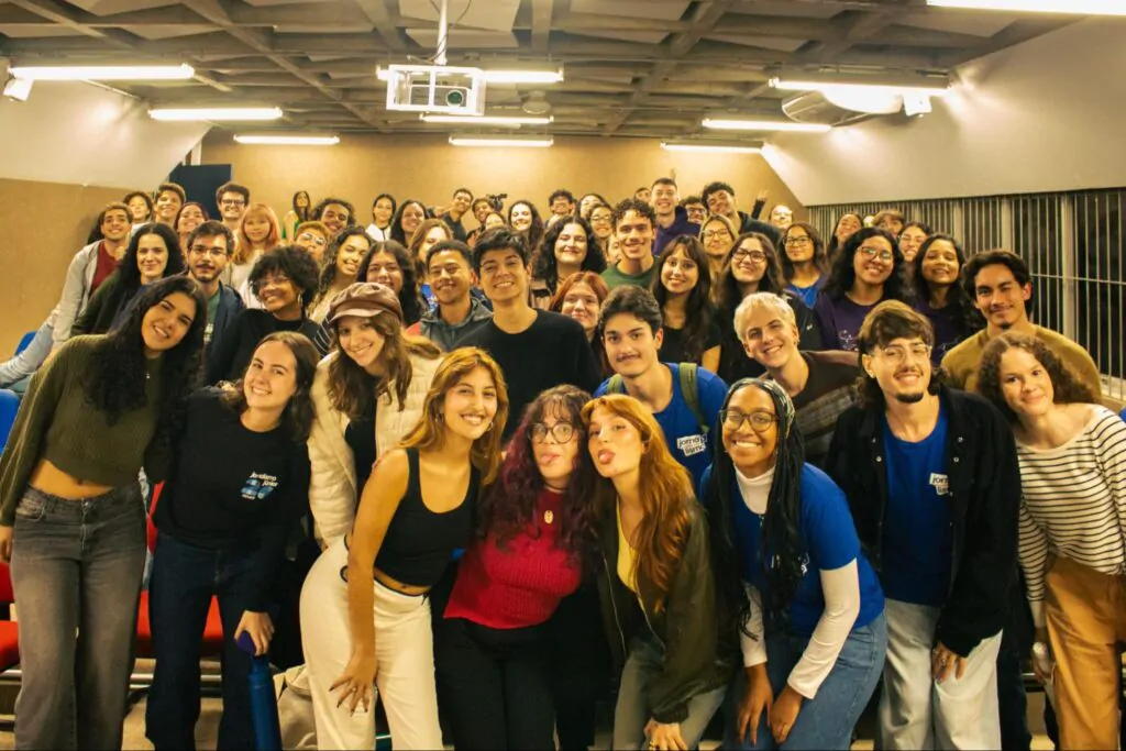 Plateia com as convidadas para a palestra do terceiro dia da II Semana do Audiovisual, Flaviaverso e Livresenhas