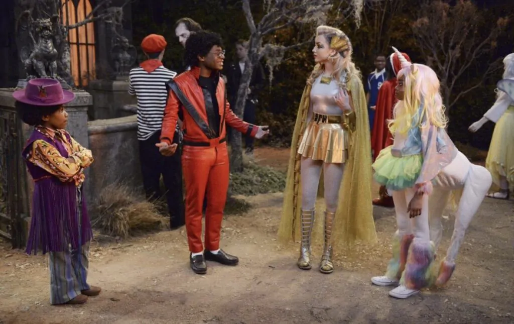 Elenco da série Jessie do Disney Channel fantasiado para o episódio especial de Halloween.